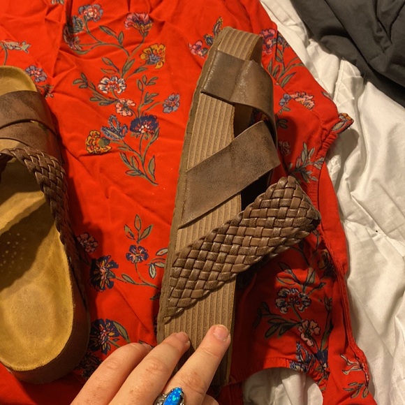 Brown thick Sandles - Picture 2 of 2